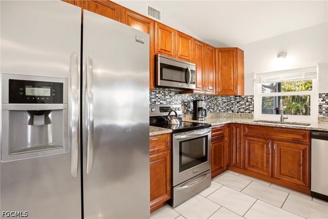 202 SE 10th TER, Cape Coral, FL 33990