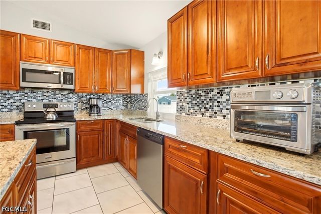 202 SE 10th TER, Cape Coral, FL 33990