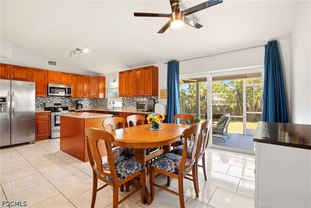202 SE 10th TER, Cape Coral, FL 33990