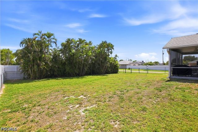 202 SE 10th TER, Cape Coral, FL 33990