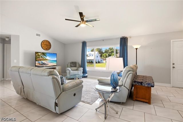 202 SE 10th TER, Cape Coral, FL 33990