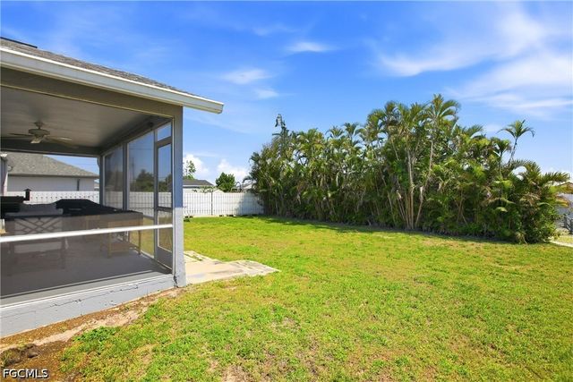 202 SE 10th TER, Cape Coral, FL 33990