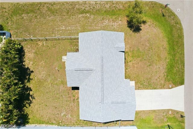 202 SE 10th TER, Cape Coral, FL 33990