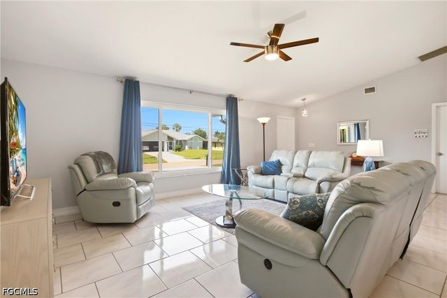 202 SE 10th TER, Cape Coral, FL 33990