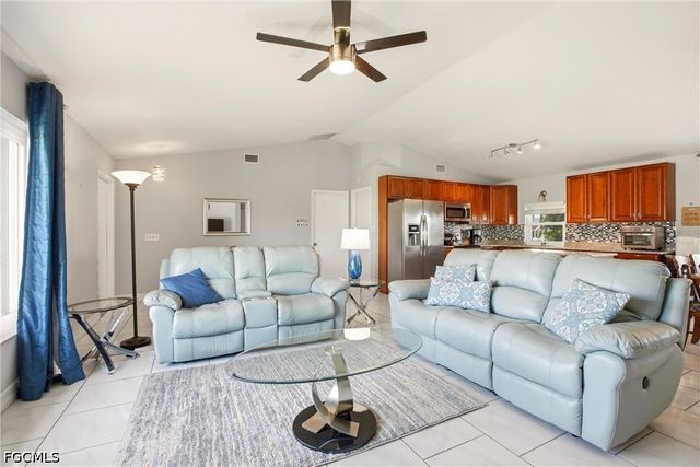 202 SE 10th TER, Cape Coral, FL 33990