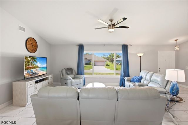 202 SE 10th TER, Cape Coral, FL 33990