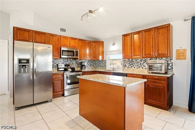 202 SE 10th TER, Cape Coral, FL 33990