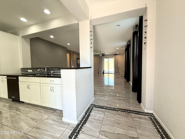 9464 W FALLEN LEAF Lane, Peoria, AZ 85383