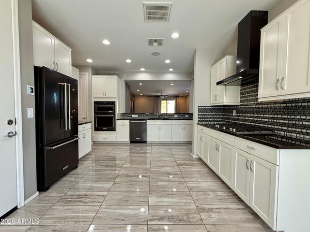 9464 W FALLEN LEAF Lane, Peoria, AZ 85383