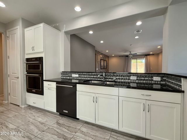 9464 W FALLEN LEAF Lane, Peoria, AZ 85383