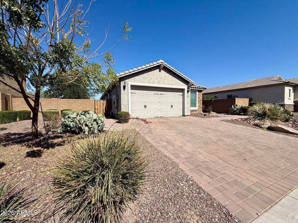 9464 W FALLEN LEAF Lane, Peoria, AZ 85383