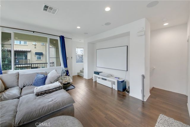 809 N Dalton 104, Azusa, CA 91702