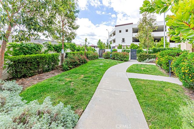 809 N Dalton 104, Azusa, CA 91702