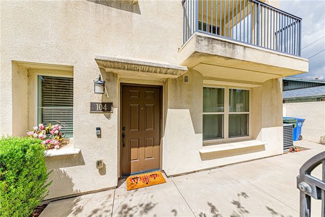 809 N Dalton 104, Azusa, CA 91702