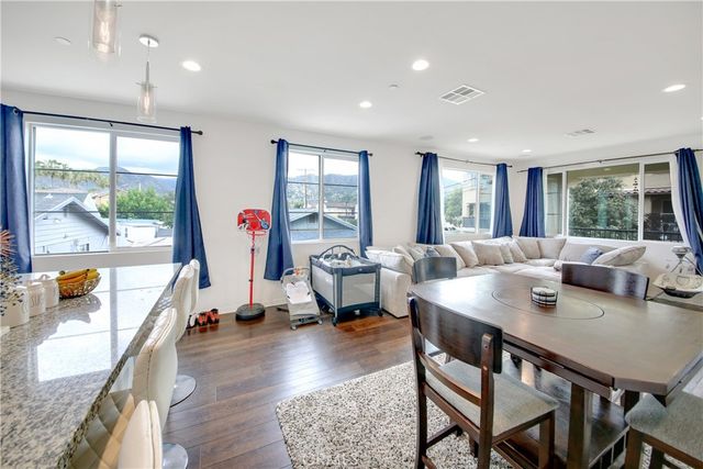 809 N Dalton 104, Azusa, CA 91702