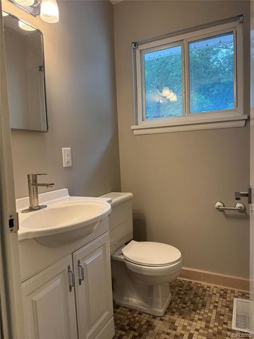 1103 Ravenwood Street, Ann Arbor, MI 48103