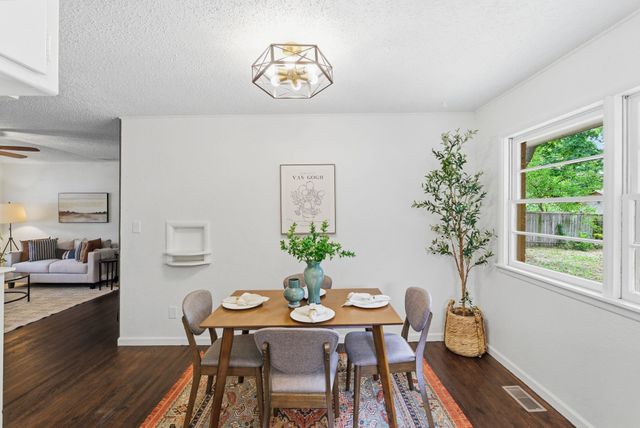 721 W Anita Dr, Haysville, KS 67060