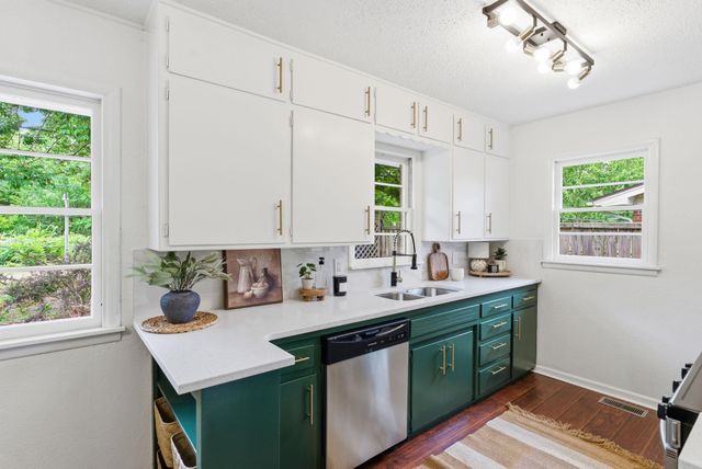 721 W Anita Dr, Haysville, KS 67060