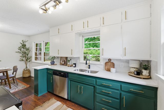 721 W Anita Dr, Haysville, KS 67060
