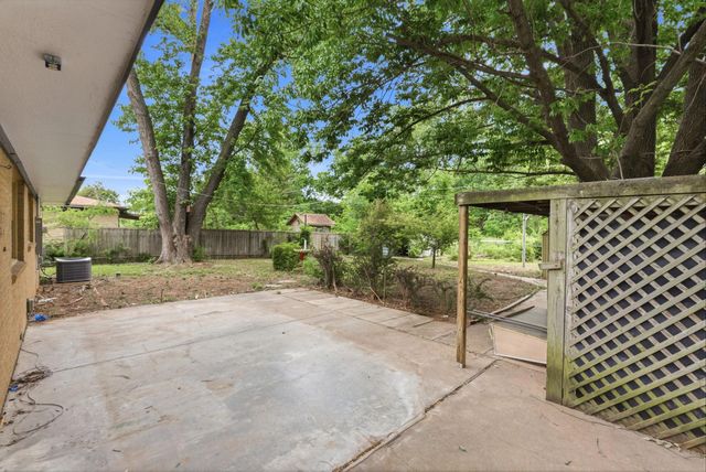 721 W Anita Dr, Haysville, KS 67060