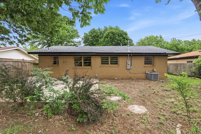 721 W Anita Dr, Haysville, KS 67060
