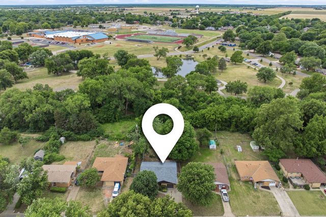 721 W Anita Dr, Haysville, KS 67060