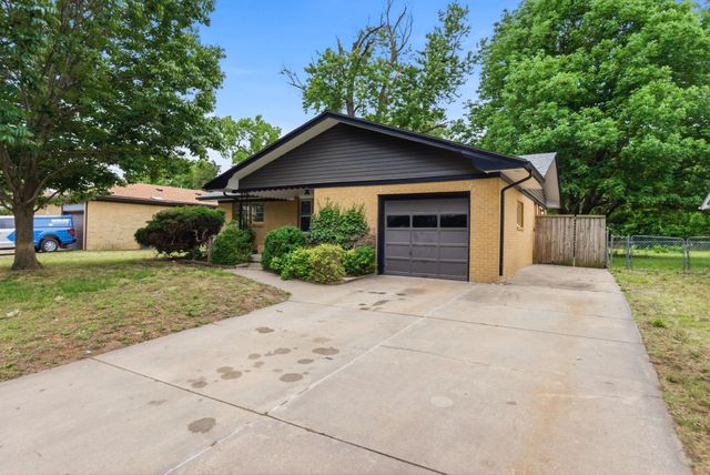 721 W Anita Dr, Haysville, KS 67060