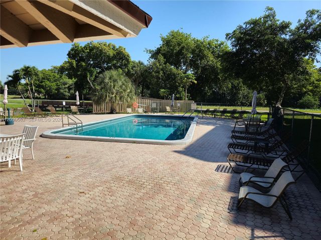 9460 Tangerine Pl 104, Davie, FL 33324