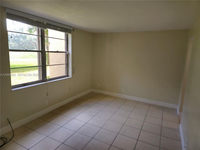 9460 Tangerine Pl 104, Davie, FL 33324