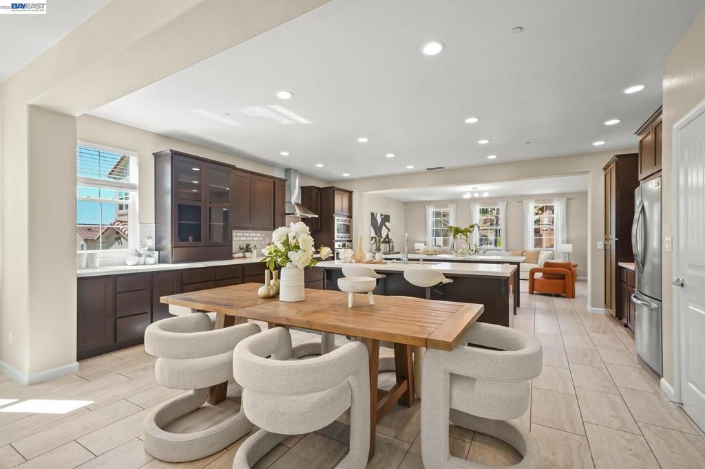 Image 10 of property listing at 2703 Tribune Ave, Hayward, CA 94542