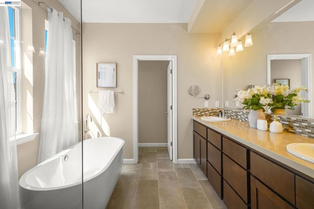 Image 22 of property listing at 2703 Tribune Ave, Hayward, CA 94542