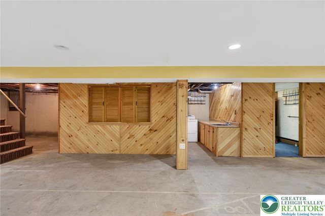 58 Colonial Road, Hanover Twp, PA 18109