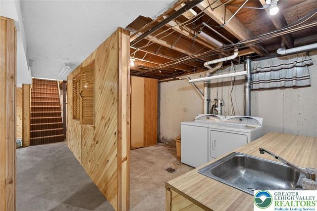 58 Colonial Road, Hanover Twp, PA 18109