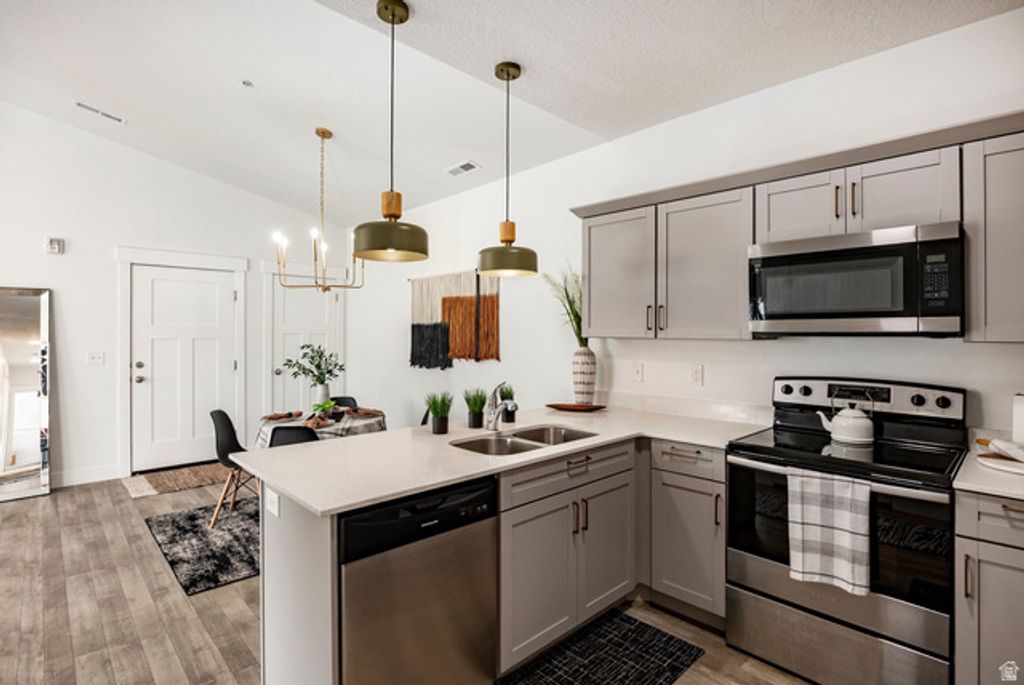 Image 11 of property listing at 13536 S POOLE DR #E303, Riverton, UT 84096