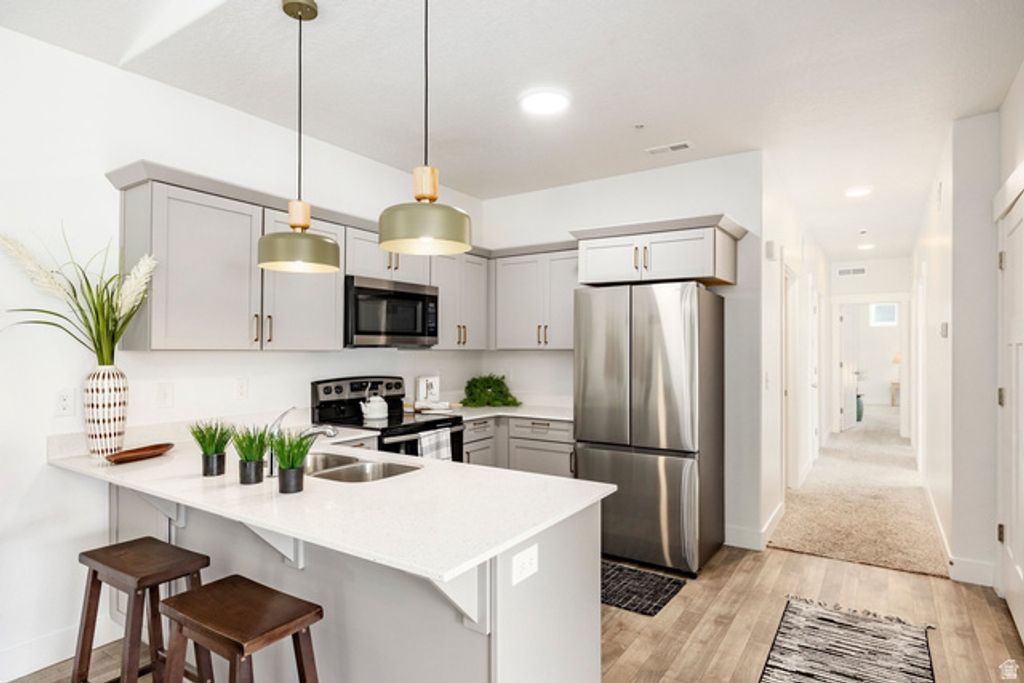 Image 4 of property listing at 13536 S POOLE DR #E303, Riverton, UT 84096
