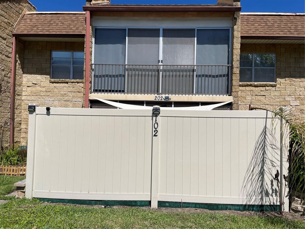 2837 NE 3RD STREET 102, Ocala, FL 34470