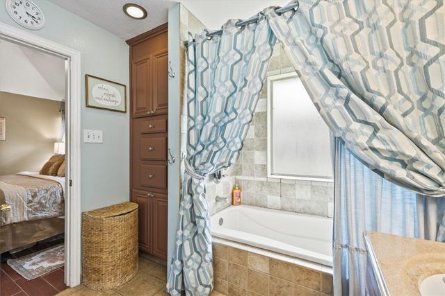 313 Leisure Lane, Waxahachie, TX 75165