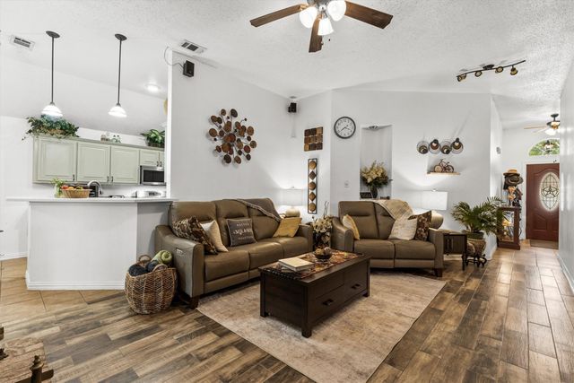 313 Leisure Lane, Waxahachie, TX 75165
