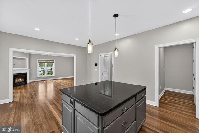 2075 MOUNTAIN RD, Haymarket, VA 20169