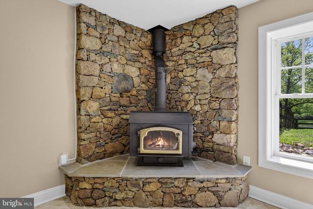 2075 MOUNTAIN RD, Haymarket, VA 20169