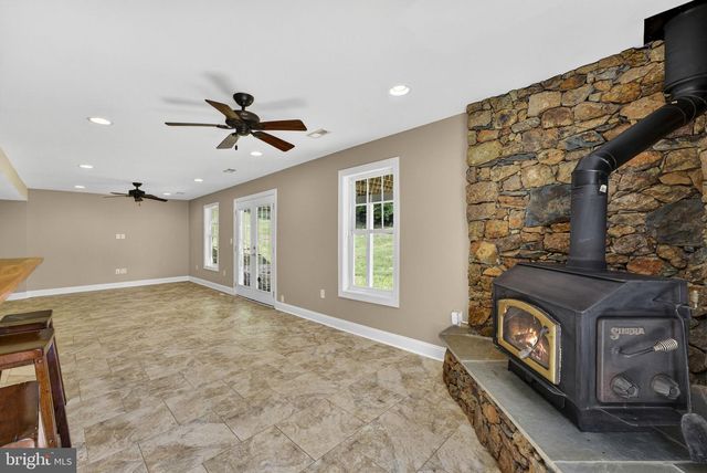2075 MOUNTAIN RD, Haymarket, VA 20169