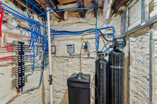 1064 Mora Place, Woodmere, NY 11598