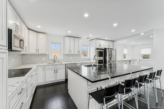 1064 Mora Place, Woodmere, NY 11598