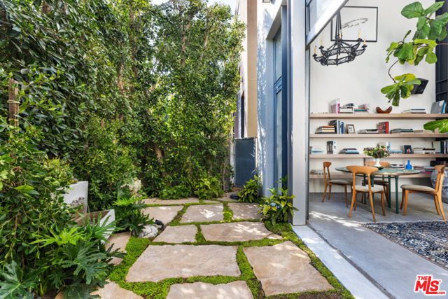 2124 Narcissus Court, Venice (los Angeles), CA 90291