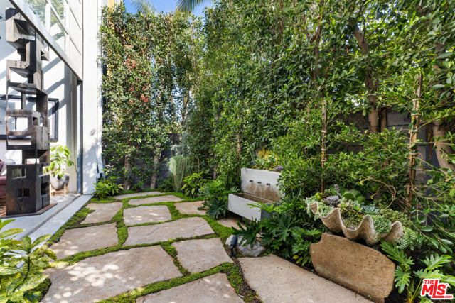 2124 Narcissus Court, Venice (los Angeles), CA 90291