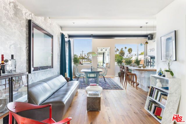 2124 Narcissus Court, Venice (los Angeles), CA 90291