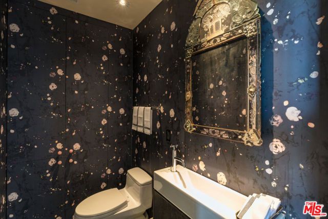 2124 Narcissus Court, Venice (los Angeles), CA 90291