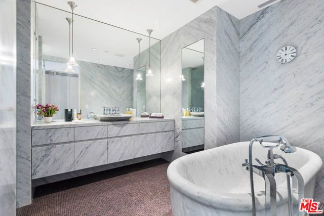 2124 Narcissus Court, Venice (los Angeles), CA 90291