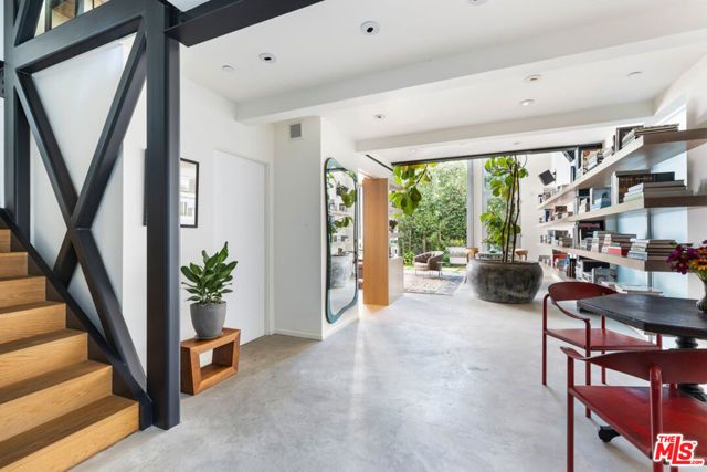 2124 Narcissus Court, Venice (los Angeles), CA 90291
