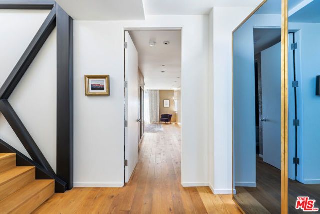2124 Narcissus Court, Venice (los Angeles), CA 90291